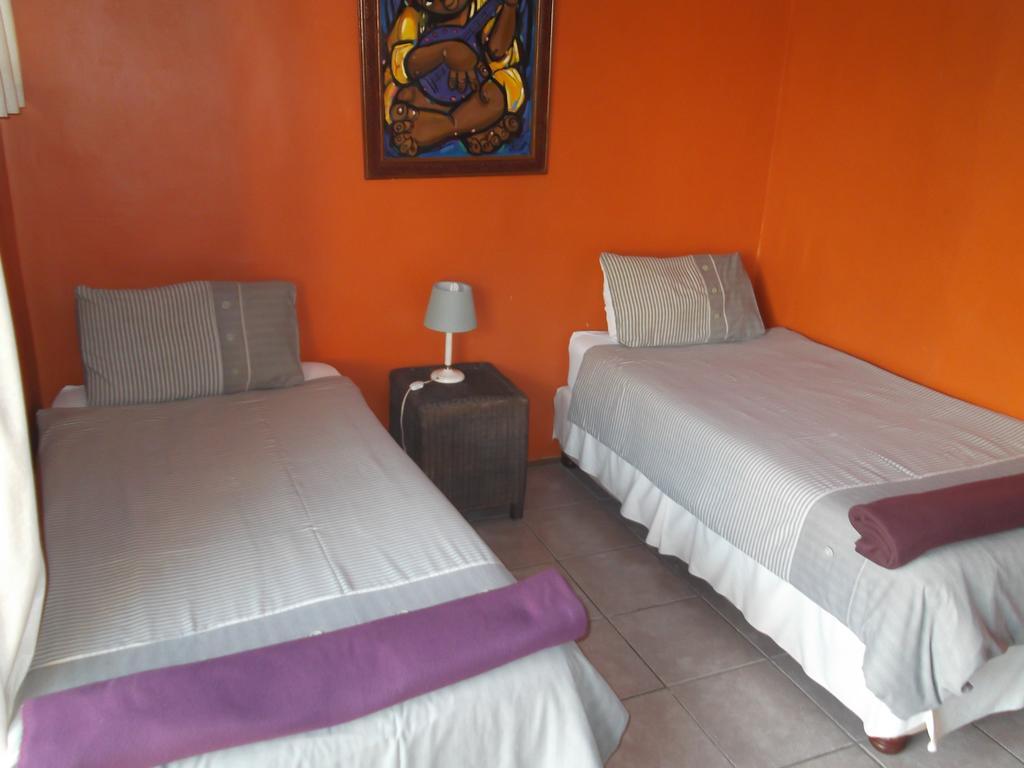 Hostel Jungle Monkey Backpackers Port Saint Johnʼs Exterior foto